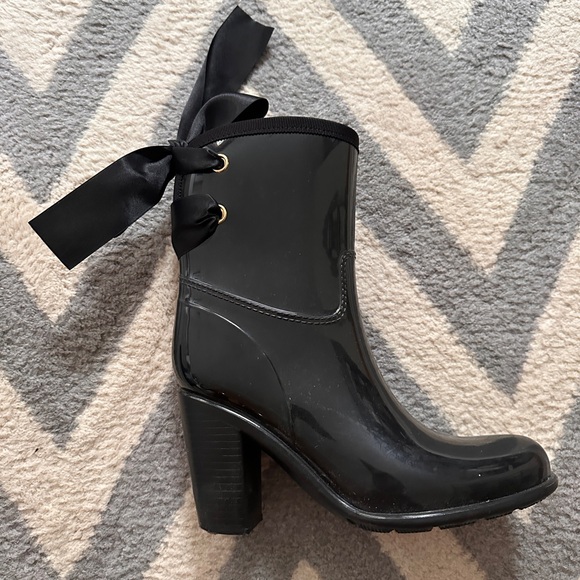 Black Ankle Rain Boots with Bow 🎀 - Picture 5 of 6